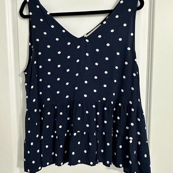 ❤️❤️ 4 for 25$ ❤️❤️ Loft Size Large navy and White Peplum Tank - Picture 2 of 3